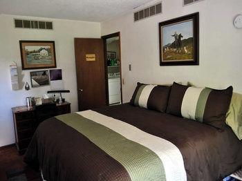 Lazy T Ranch Guest House Manhattan Kültér fotó
